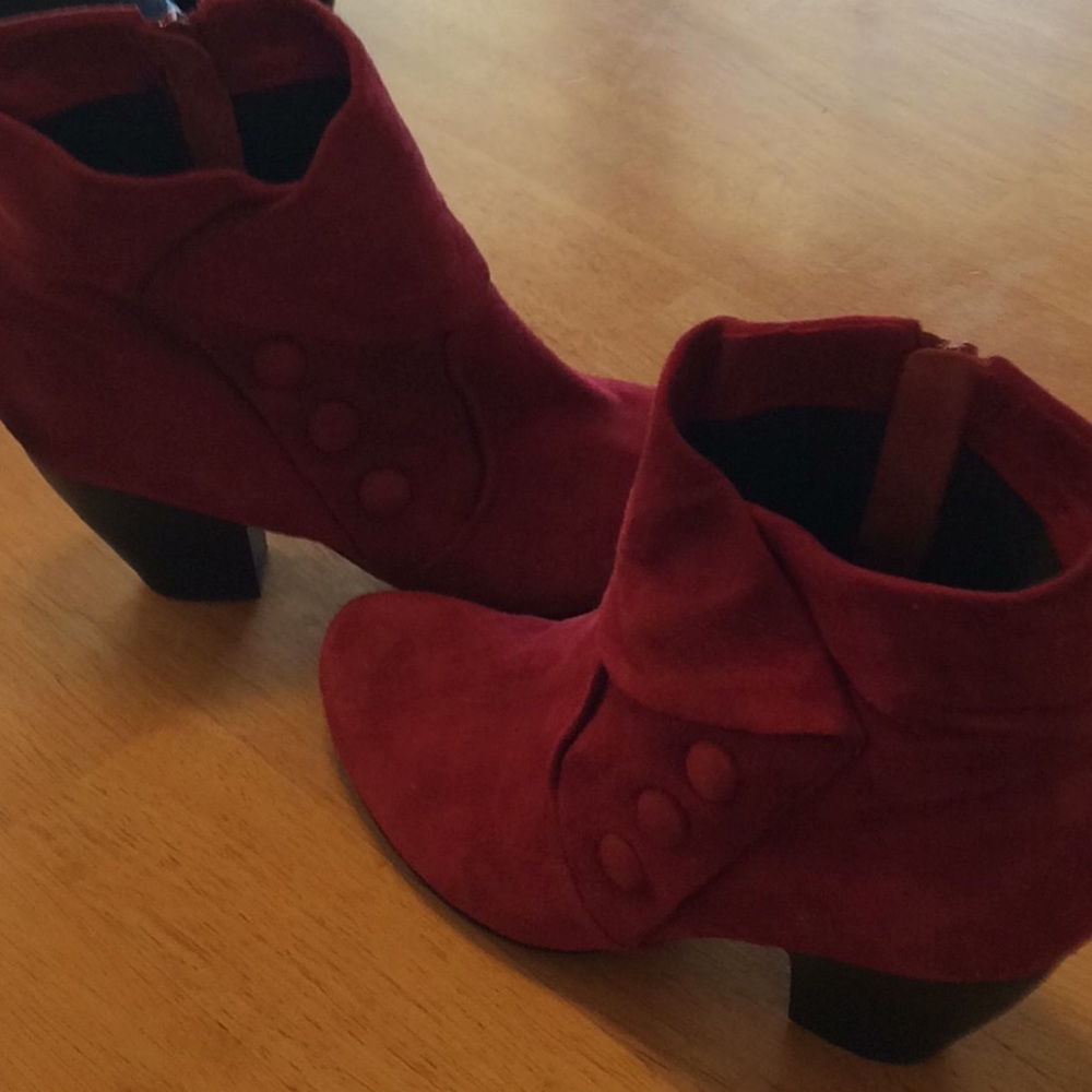 Red vero cuoto booties.